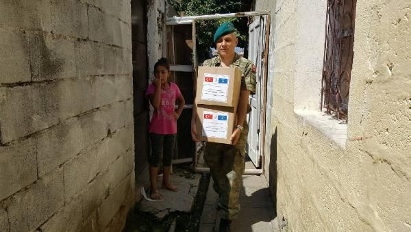 Türk askeri, Kosovalı çocukların yüzünü ‘bayramlık’ ile güldürdü - Sayfa 4