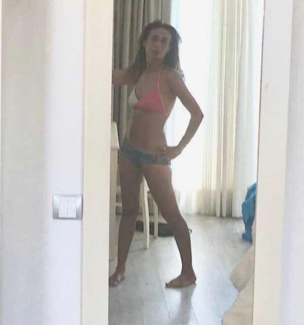 Bikinili pozları mest eden Yıldız Tilbe'nin cesur sahne kıyafeti 'yok artık' dedirtti - Sayfa 4