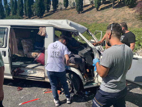 İstanbul Ümraniye TEM otoyolunda trafik kazası 3 yaralı - Sayfa 1