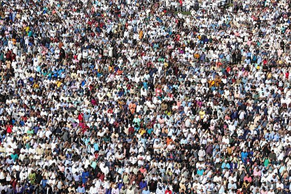 ABD'de binlerce Müslüman stadyumda bayram namazı kıldı - Sayfa 2