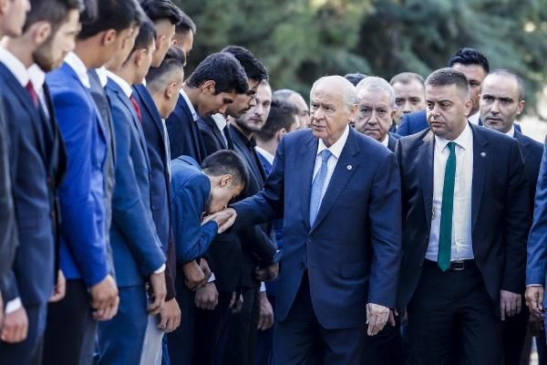 Devlet Bahçeli Türkeş'in kabrini ziyaret etti - Sayfa 2