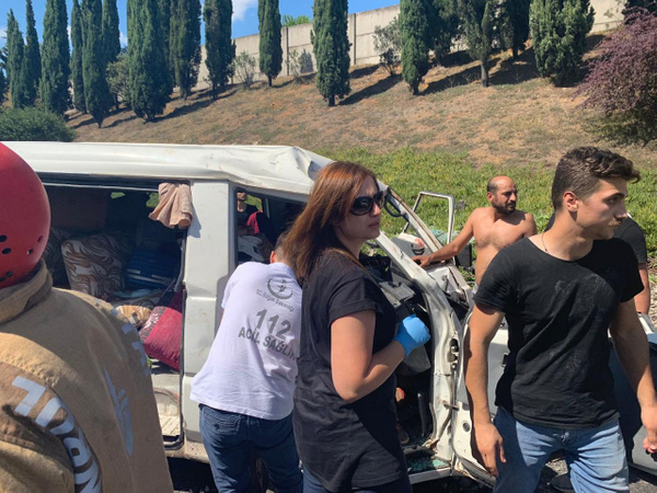İstanbul Ümraniye TEM otoyolunda trafik kazası 3 yaralı - Sayfa 3