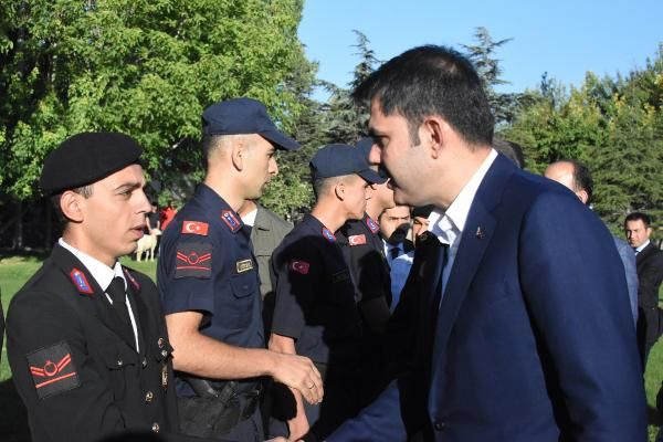 Bakan Murat Kurum askerlerle bayram kahvaltısı yaptı - Sayfa 1