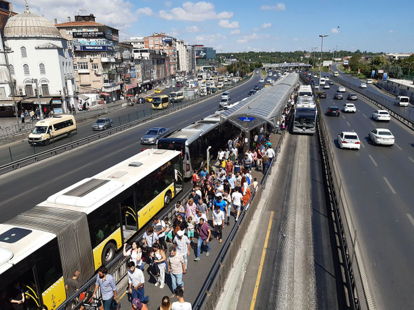 İstanbul Şirinevler'de bir genç metrobüsün altında kaldı - Sayfa 4