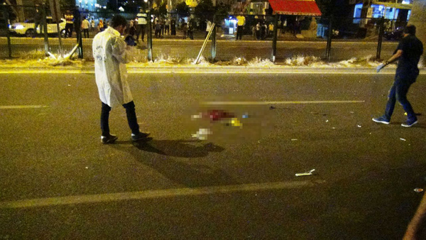 Diyarbakır'da köprüden atlayan gencin üzerinden araç geçti - Sayfa 1
