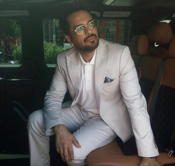 Boşalttığı otelinin borçlarını da ödememiş Emre Altuğ'a icra şoku - Sayfa 1