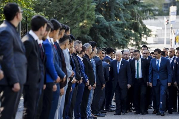 Devlet Bahçeli Türkeş'in kabrini ziyaret etti - Sayfa 3