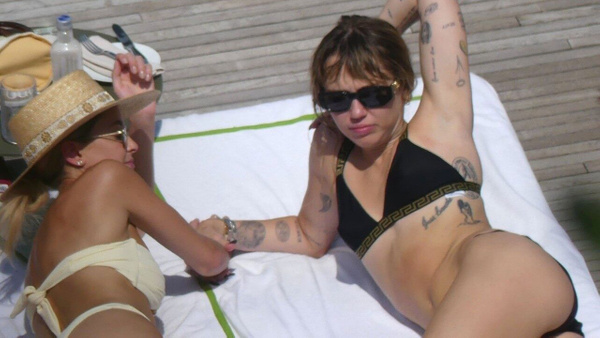 Miley Cyrus bir kadınla öpüşürken yakalandı kocasından boşanır boşanmaz aldattı - Sayfa 4