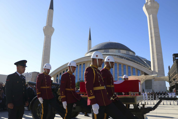 Ankara'da şehit uzman çavuşun annesi yürekleri dağladı - Sayfa 1