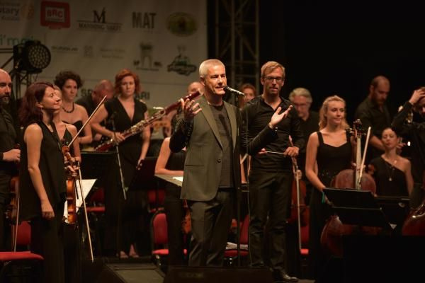 Dünyaca ünlü tenor Çeşme'de Nez ile Sezen Aksu şarkısı söyledi! Ortalığı inletti - Sayfa 3
