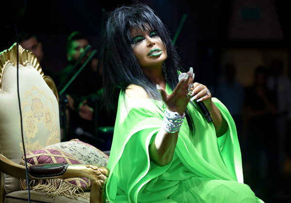 Bülent Ersoy sahnede orkestrasına dönüp ateş püskürdü: Aptal bunlar - Sayfa 4