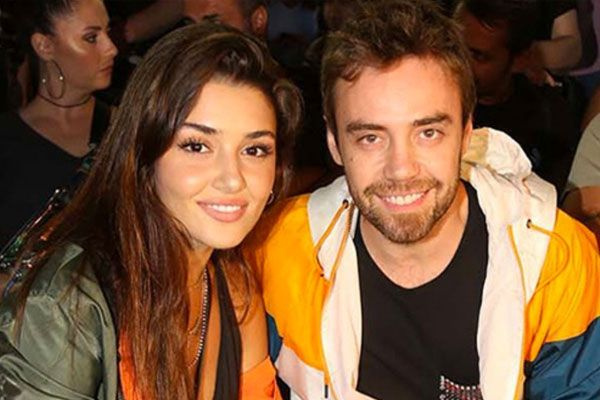 Hande Erçel'le gece yarısı paylaştığı poz olay oldu Murat Dalkılıç aşka geldi - Sayfa 1