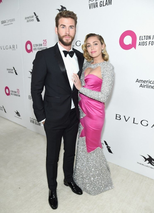 Miley Cyrus bir kadınla öpüşürken yakalanmıştı! Eski kocasından mesaj geldi - Sayfa 3
