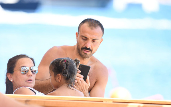 Demet Akalın bayram tatilini ailesiyle Bodrum'da geçiriyor! - Sayfa 1