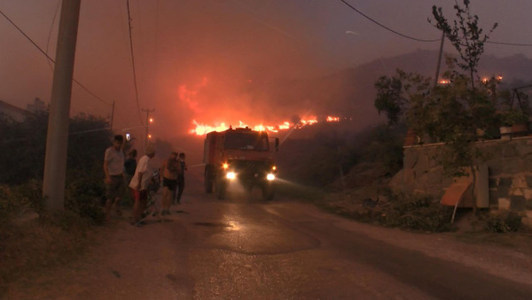 Marmara Adasındaki yangın 10 saatte kontrol altına alınabildi! 80 hektar.. - Sayfa 1