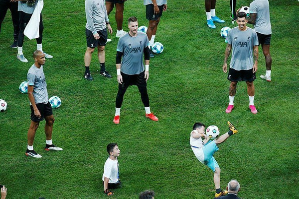 Ampute çocuklar idmana katıldı Liverpool gönülleri fethetti - Sayfa 1