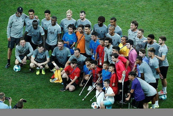 Ampute çocuklar idmana katıldı Liverpool gönülleri fethetti - Sayfa 3