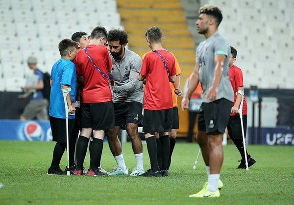 Ampute çocuklar idmana katıldı Liverpool gönülleri fethetti - Sayfa 4