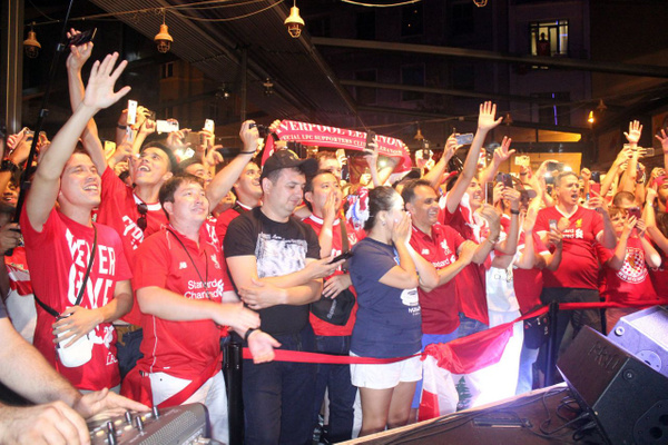 Liverpoollu taraftarlar maç öncesi İstanbul’da doyasıya eğlendi - Sayfa 3