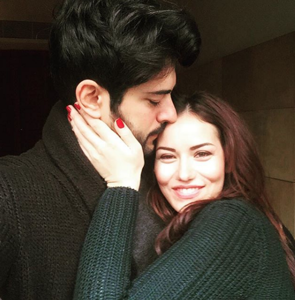 Fahriye Evcen ile Burak Özçivit’in bebekleri Karan ilk kez objektiflere takıldı - Sayfa 2