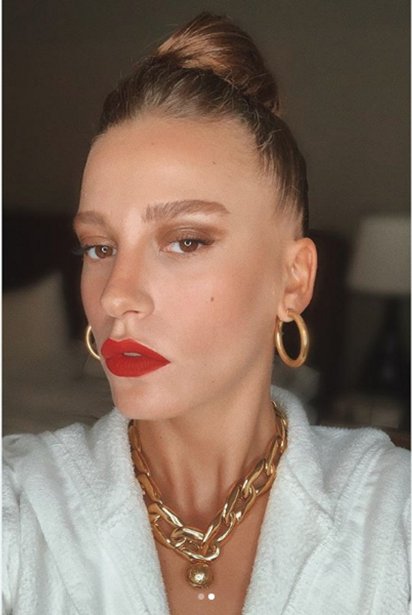 Serenay Sarıkaya bikinisiyle büyüledi! Modaya uyum sağladı - Sayfa 3