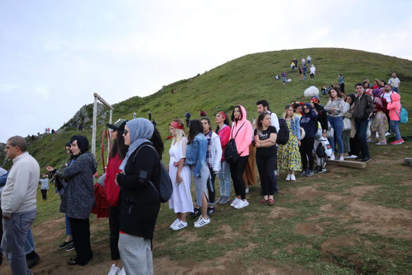 Rize'de 2 bin 700 metrede bulunan Huser Yaylası'ndaki salıncak için sıraya girdiler! - Sayfa 4