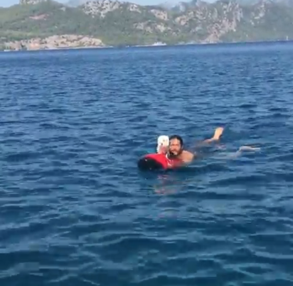Demet Özdemir ve Can Yaman'ın birlikte tatilini o ayrıntı ortaya çıkardı! Ayrıldılar deniyordu - Sayfa 2