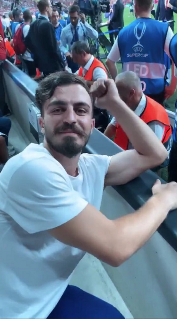 Liverpool Chelsea maçında sahaya giren Youtuber Ali Abdüsselam Yılmaz'a büyük darbe - Sayfa 4