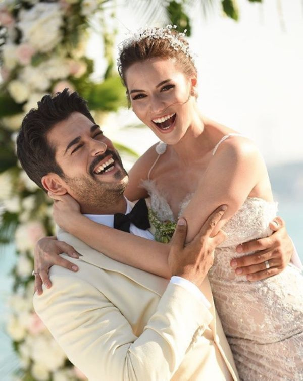 Fahriye Evcen'in son hali herkesi şaşırttı! Burak Özçivit ve Karan bebekle görüntülendi - Sayfa 1