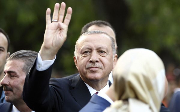 Cumhurbaşkanı Erdoğan Sultanahmet'te vatandaşlarla selamlaştı - Sayfa 6
