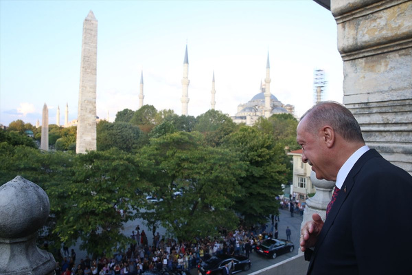 Cumhurbaşkanı Erdoğan Sultanahmet'te vatandaşlarla selamlaştı - Sayfa 9