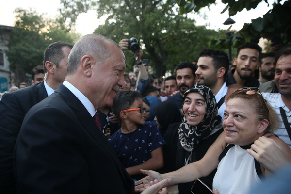 Cumhurbaşkanı Erdoğan Sultanahmet'te vatandaşlarla selamlaştı - Sayfa 13
