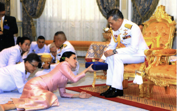 Tayland Kralı "resmi metresi" ilan etmişti! Fotoğraflarını ilk kez yayınladı - Sayfa 1