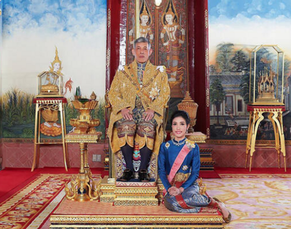 Tayland Kralı "resmi metresi" ilan etmişti! Fotoğraflarını ilk kez yayınladı - Sayfa 4