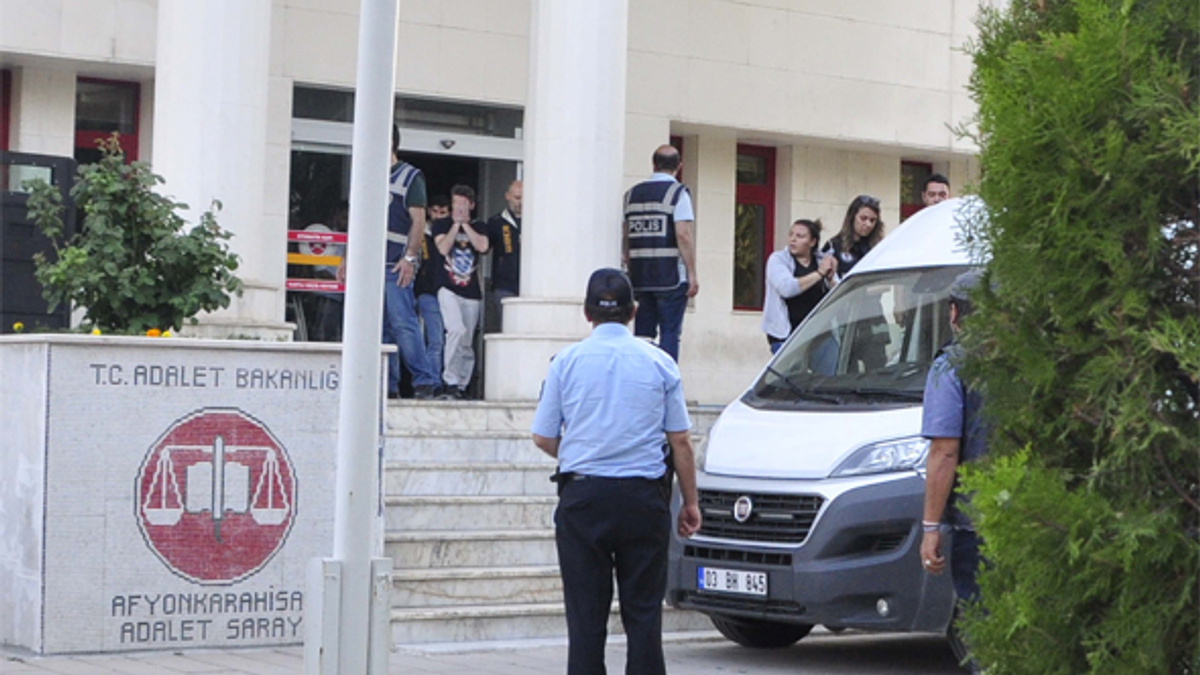 Afyonkarahisar Haberleri: Afyonkarahisarda dolandırıcılık operasyonu: 12 tutuklama 8
