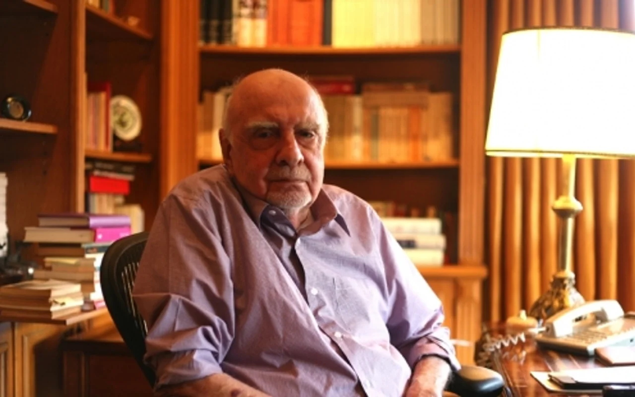 Sair Ve Yazar Yigit Okur Hayatini Kaybetti Internet Haber