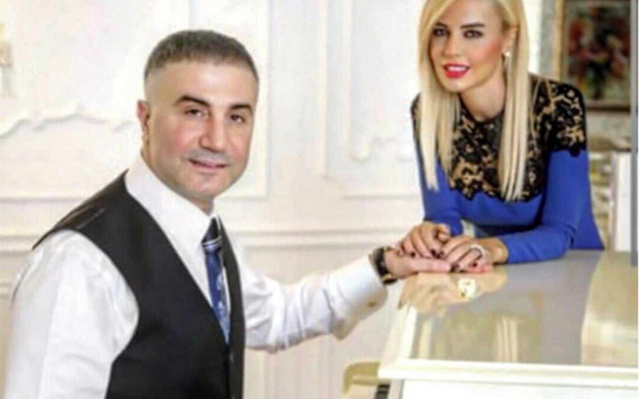 Sedat Pekerin cehenneme bile gelir dediği eşi Özgeye bakın ...