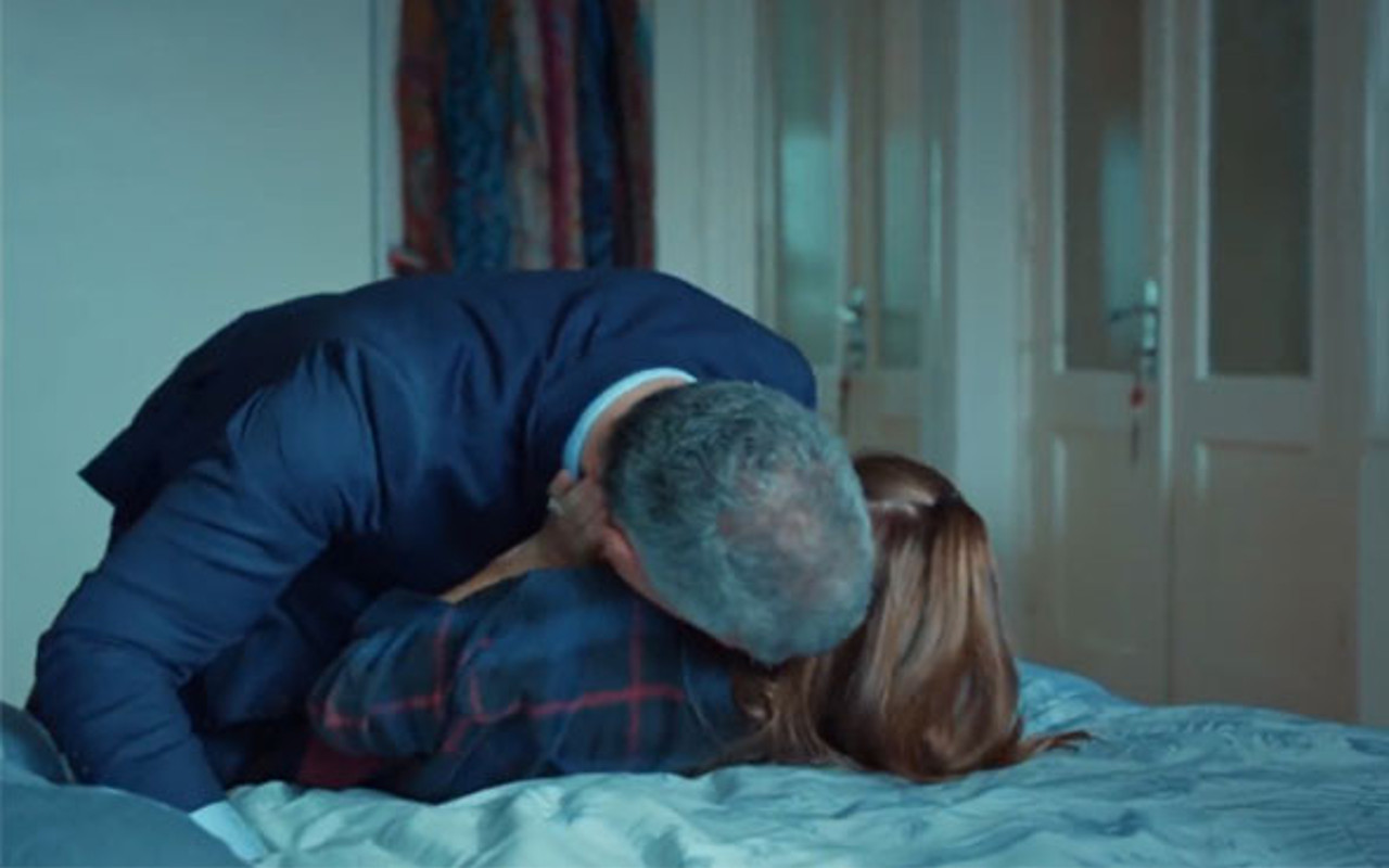 İstanbullu Gelin�de Süreyya ile Faruk�un yatak sahnesi İstanbullu Gelin�de Süreyya ile Faruk�un yatak sahnesi