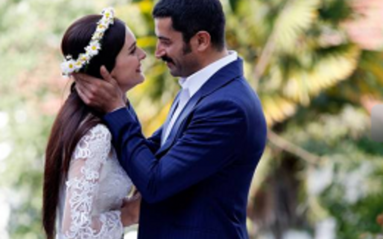 Карадай на турецком языке. Махир со свадьбы. Карадай фото. Поцелуй Махира и Фериде.