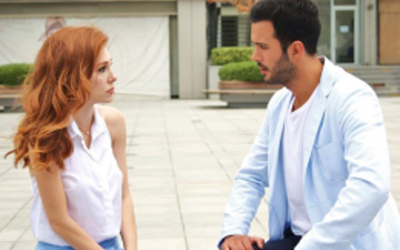 kiralik ask setinde kriz kendini odaya kilitledi internet haber