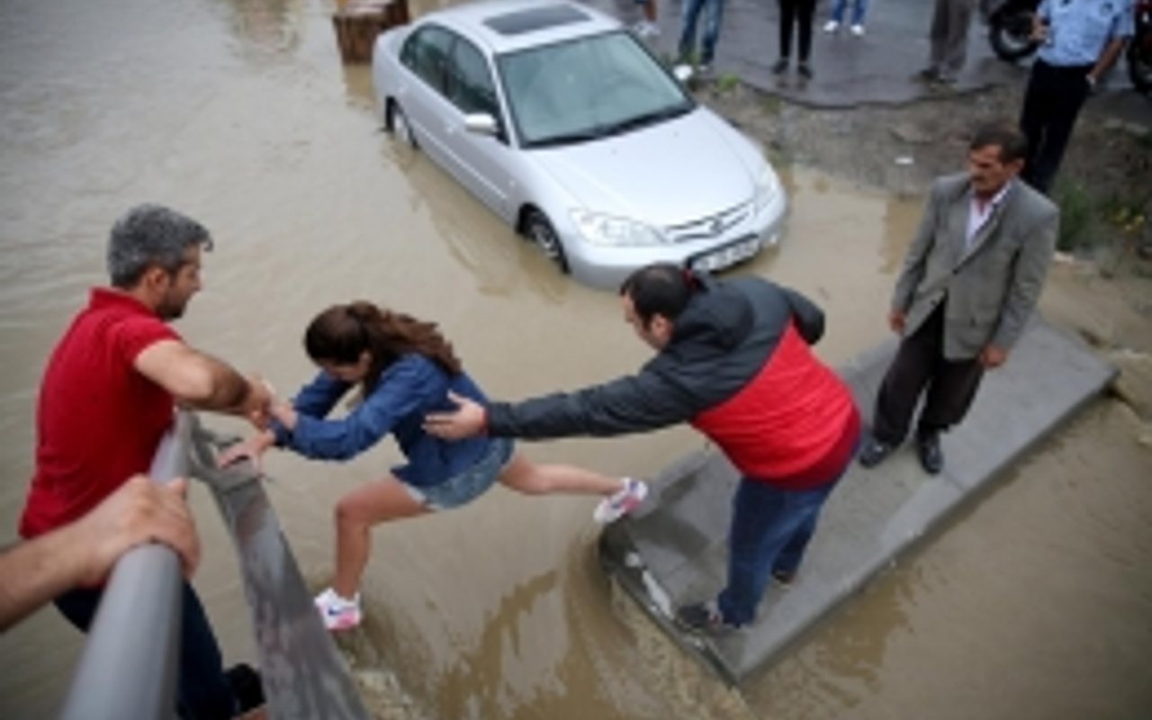 Hava durumu İstanbul felç oldu! - Internet Haber