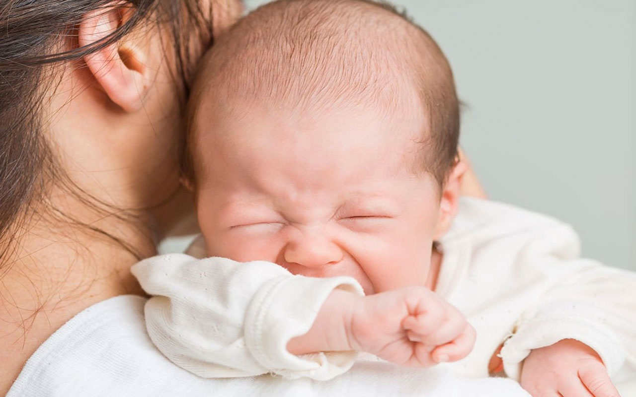 Bebeğinize sakın bunu yapmayın! Kundaklamak ve kucağa almak&hellip; Sağlık