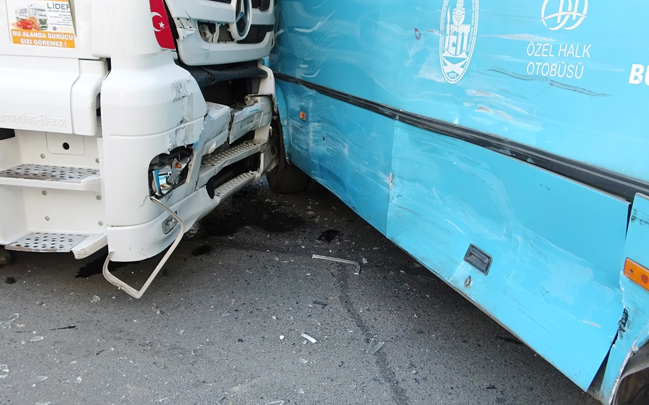 Tuzlaâda bir hafriyat kamyonunun Ã§arptÄ±ÄÄ± halk otobÃ¼sÃ¼nÃ¼n park halindeki otomobile Ã§arpmasÄ± sonucu meydana gelen kazada 10 kiÅi yaralandÄ±. ile ilgili gÃ¶rsel sonucu