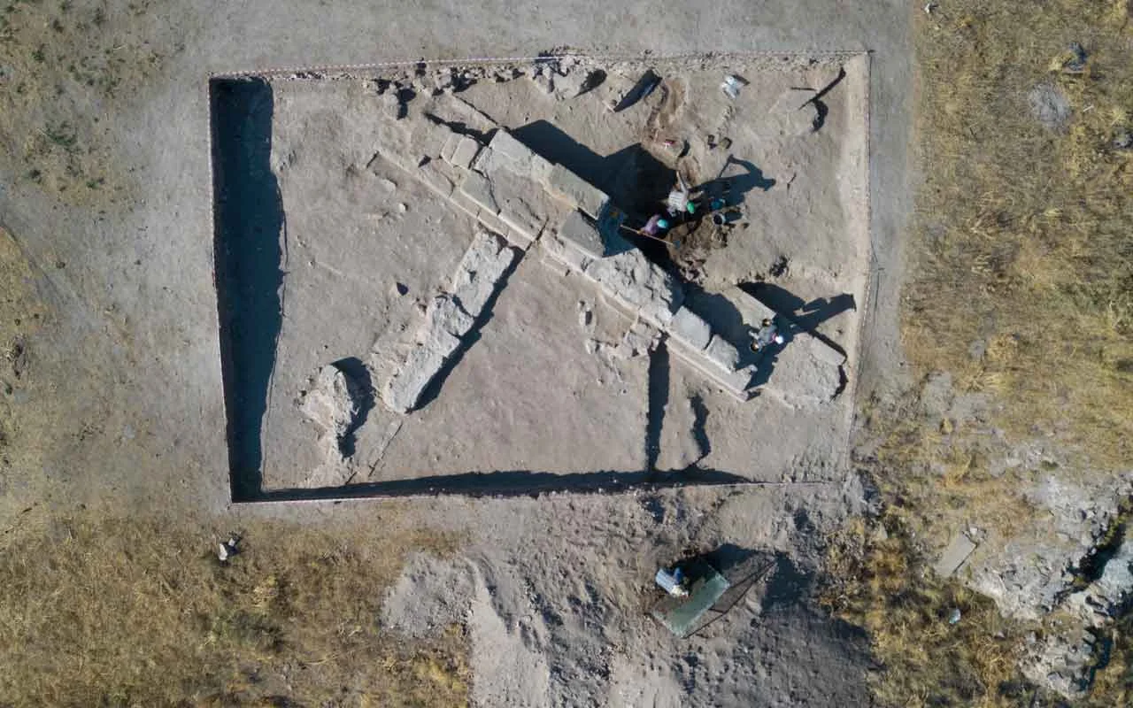 Bitlis Ahlat Taki Kazilar Tarihe Isik Tutuyor Internet Haber