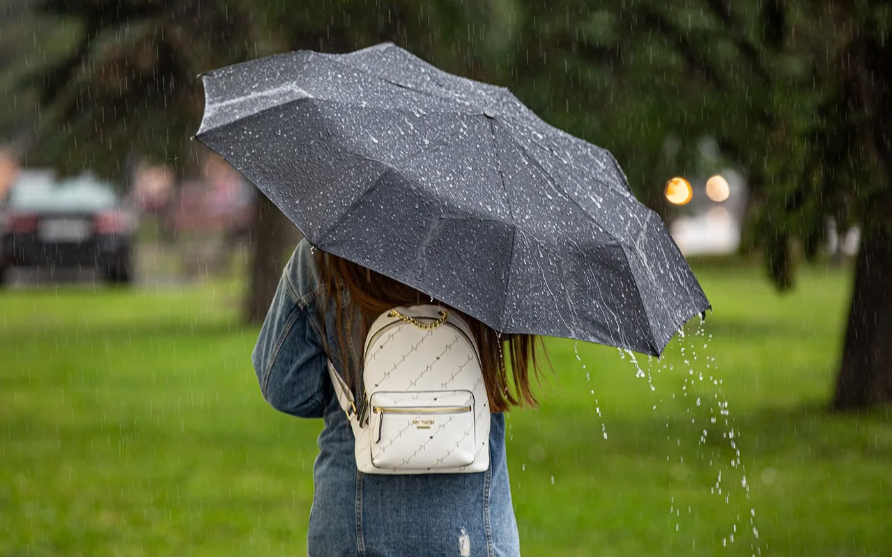 Meteoroloji'den sağanak yağış uyarısı! Listede İstanbul ve ...