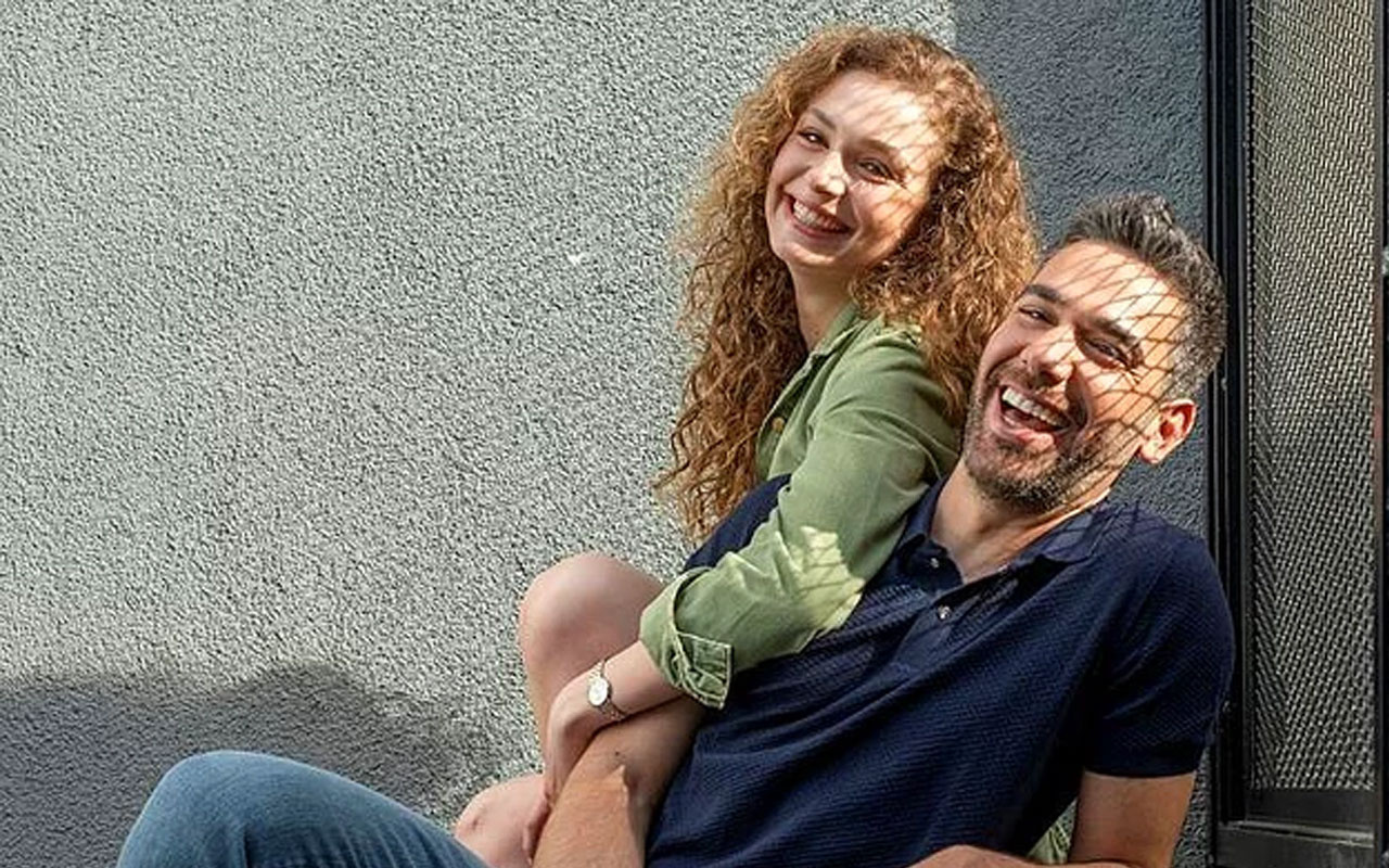 A Video From Kadir Dogulu And Serra Ariturk The Actors Of Askin Tarifi Series Hand In Hand Livik