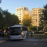 Mersin'de polis aracına saldırı: Olay yerinden görüntüler!