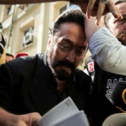 Ceylan Özgül ifşası dehşet! Tecavüz edip Adnan Oktar'ın önüne... 