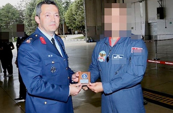 Bütün savaş uçaklarından sorumluydu bir anda emekliliğini istedi