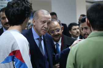 Cumhurbaşkanı Erdoğan millet kıraathanesinde gençlerle bir araya geldi